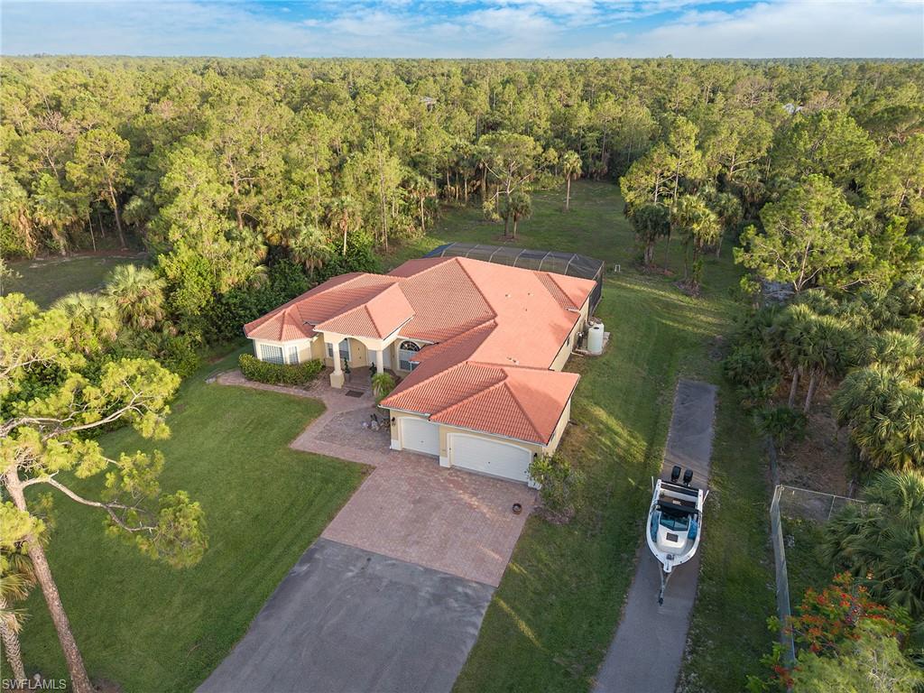 1640 Golden Gate Blvd W Property Photo 4