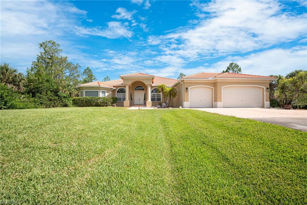 1640 Golden Gate Blvd W Property Photo 6