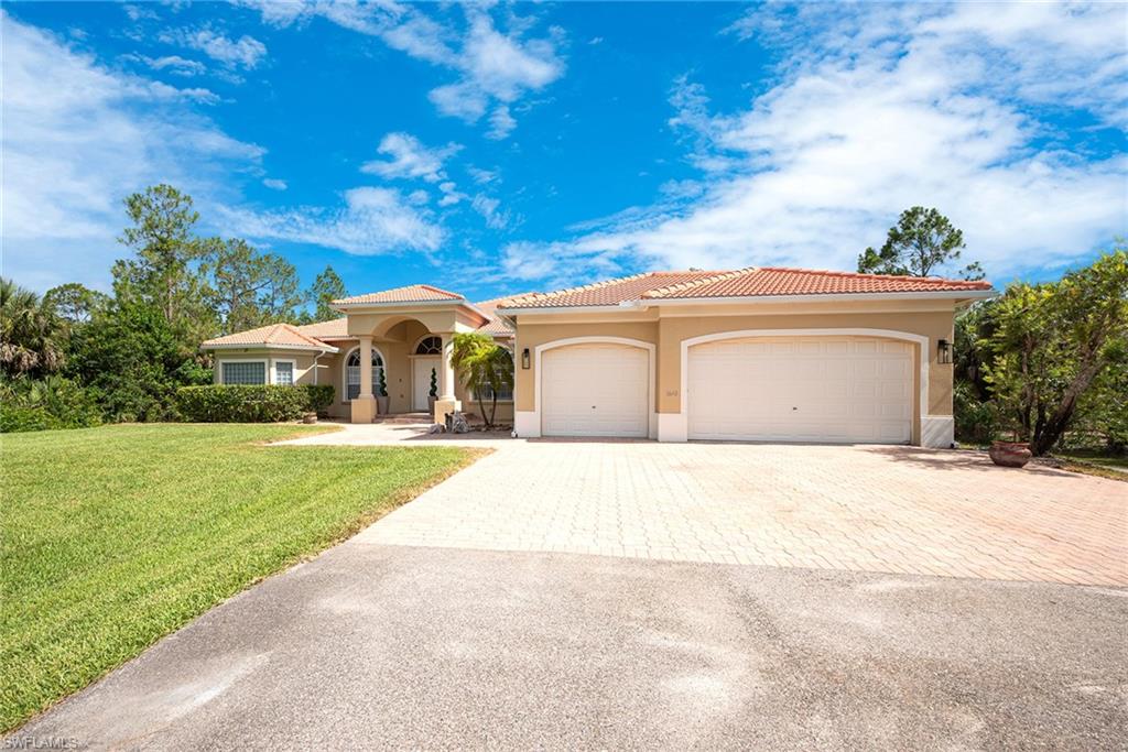 1640 Golden Gate Blvd W Property Photo 7