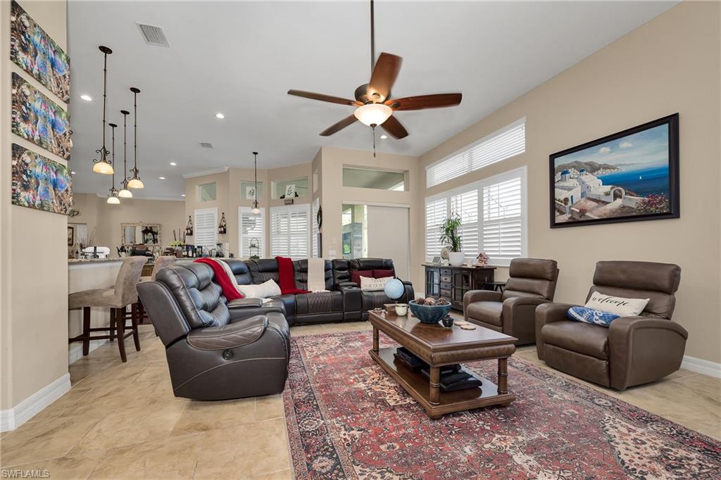 1640 Golden Gate Blvd W Property Photo 14