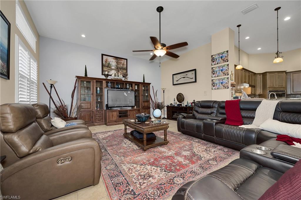 1640 Golden Gate Blvd W Property Photo 15