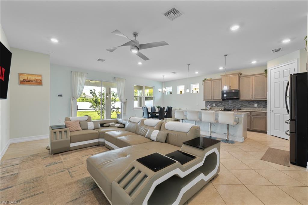 3289 Baravaldo Cir Property Photo 4