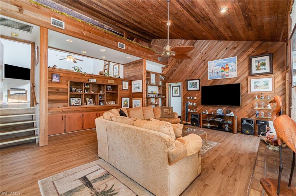7786 Breakwater Ct Property Photo 7