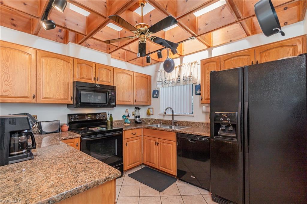7786 Breakwater Ct Property Photo 12