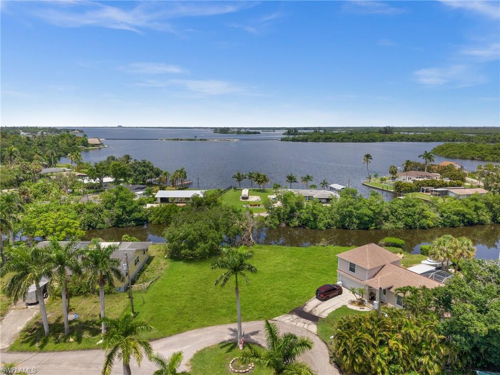 261 Alameda Ave Property Photo 3