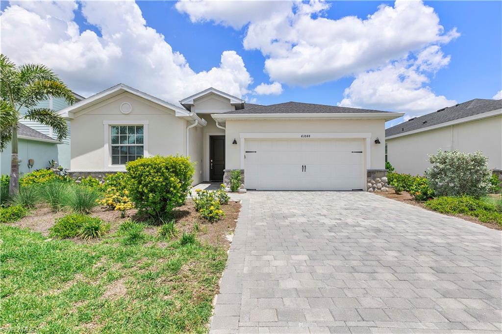 43844 Stream Crossing Ln Property Photo 1