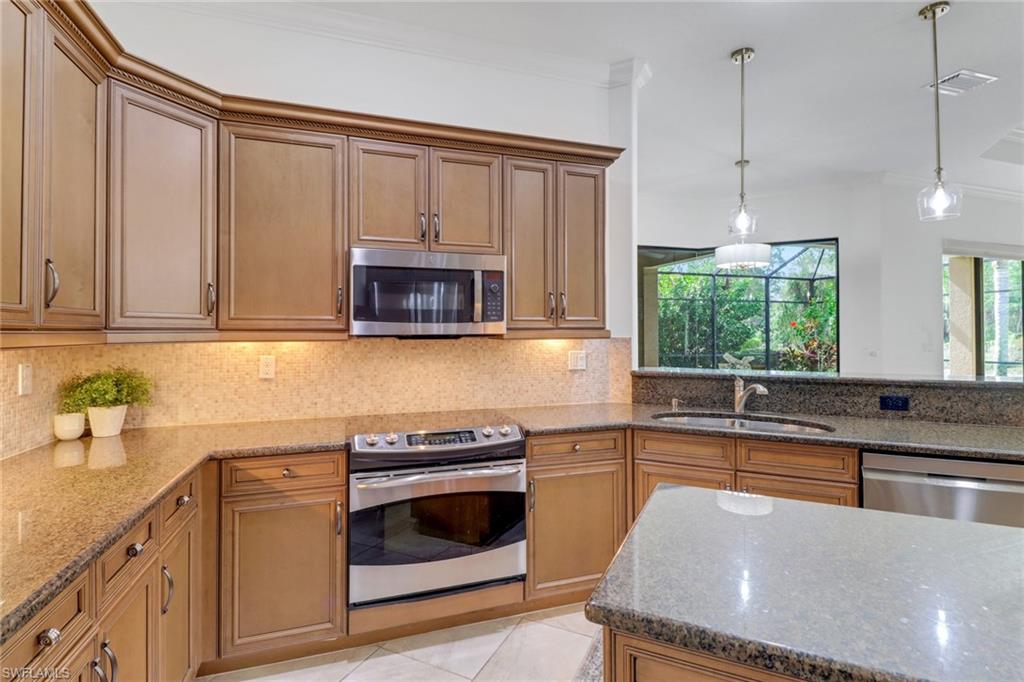 7327 Acorn Way Property Photo 4