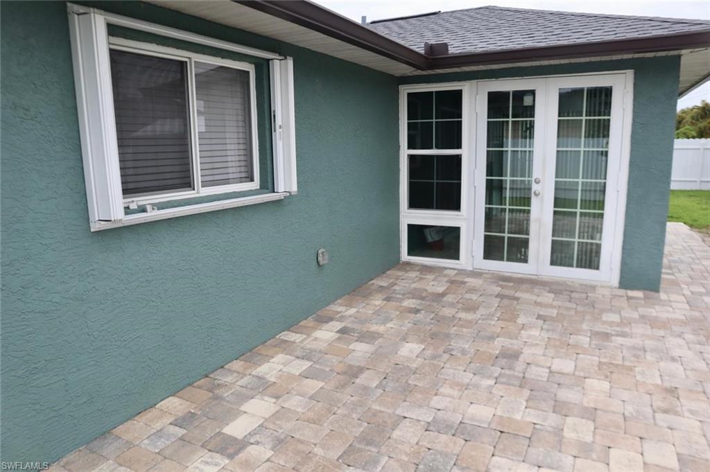 1805 Se Van Loon Ter Property Photo 4