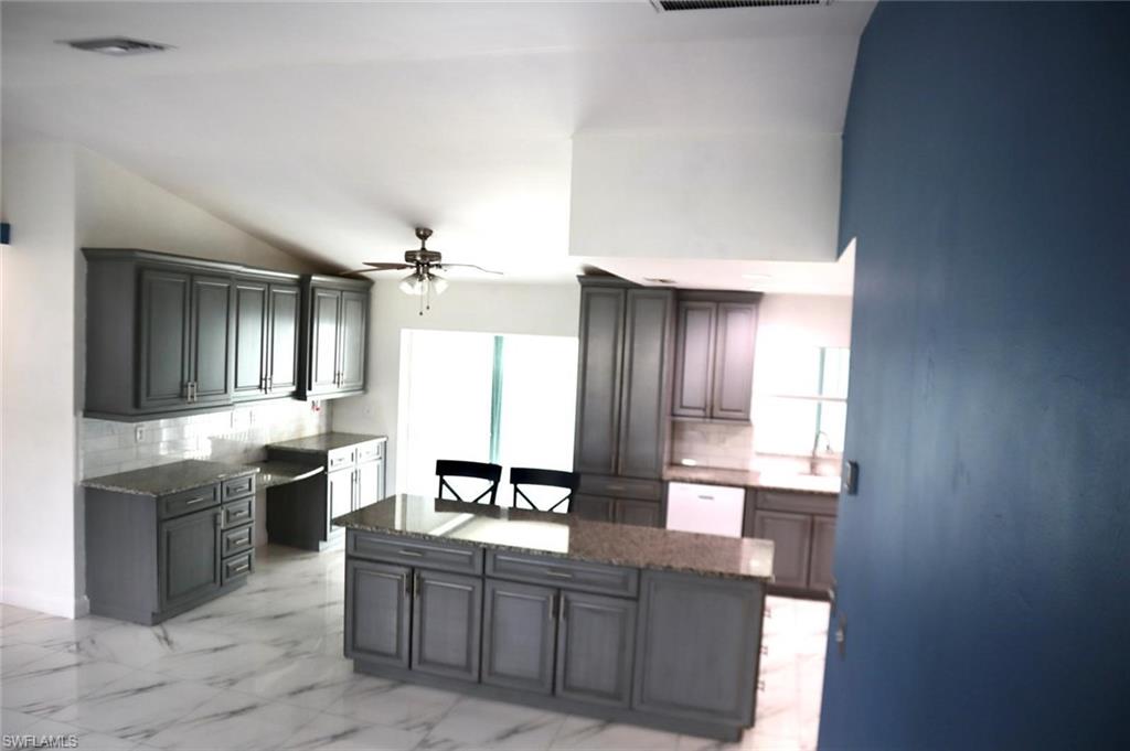 1805 Se Van Loon Ter Property Photo 10