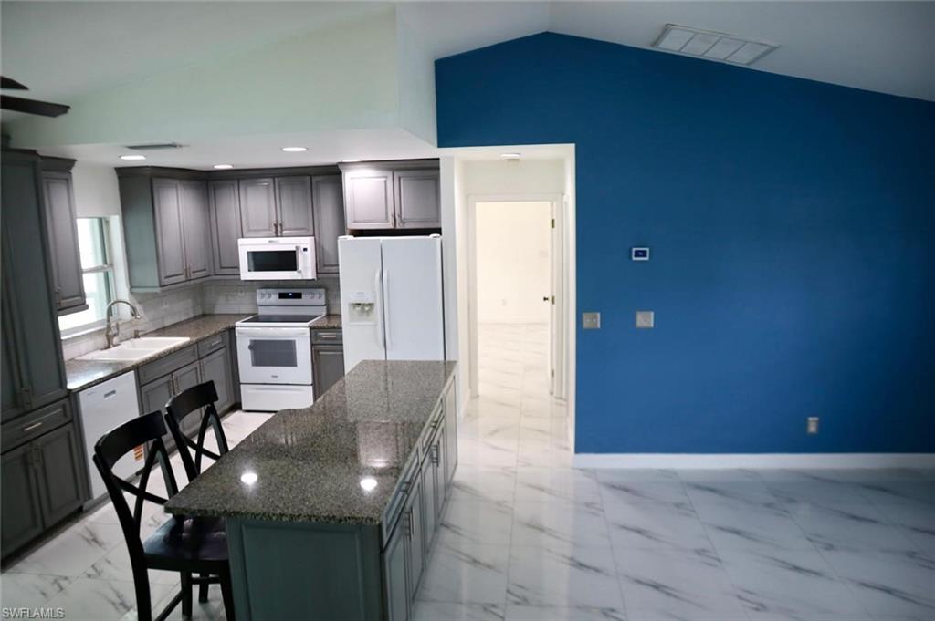 1805 Se Van Loon Ter Property Photo 11