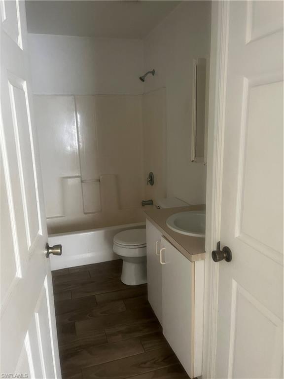 5013 N Obispo Cir Property Photo 3