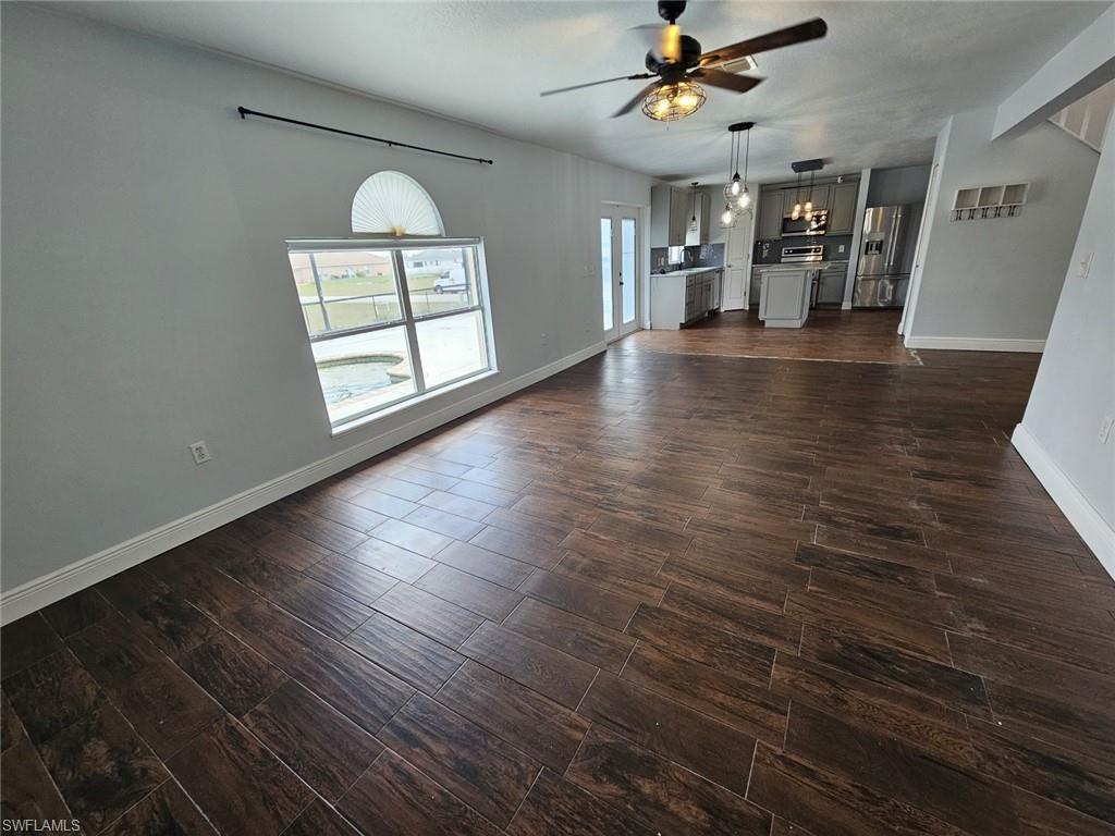 2412 King Ave N Property Photo 4