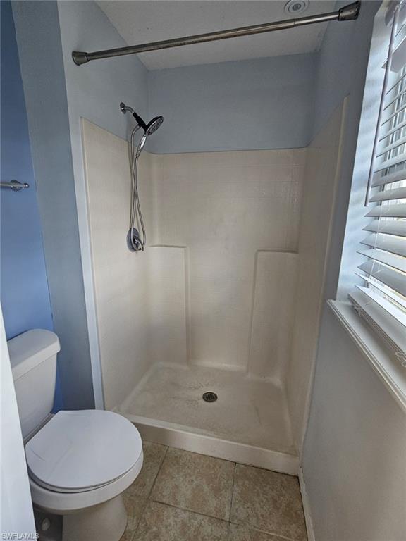 2412 King Ave N Property Photo 17