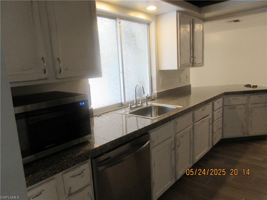 1706 Ne 6th Ter Property Photo 6
