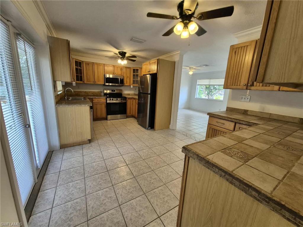 996 Jasmine ST Property Photo 1