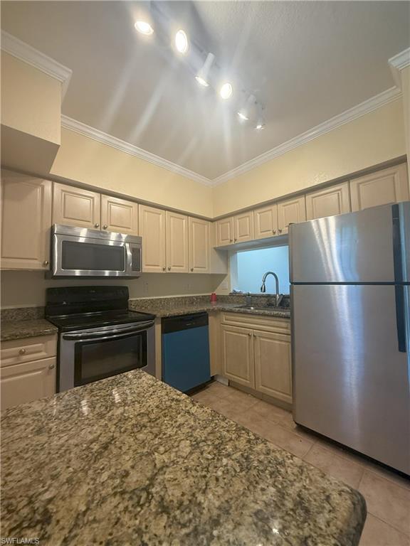 8423 Bernwood Cove LOOP # 409 Property Photo 1