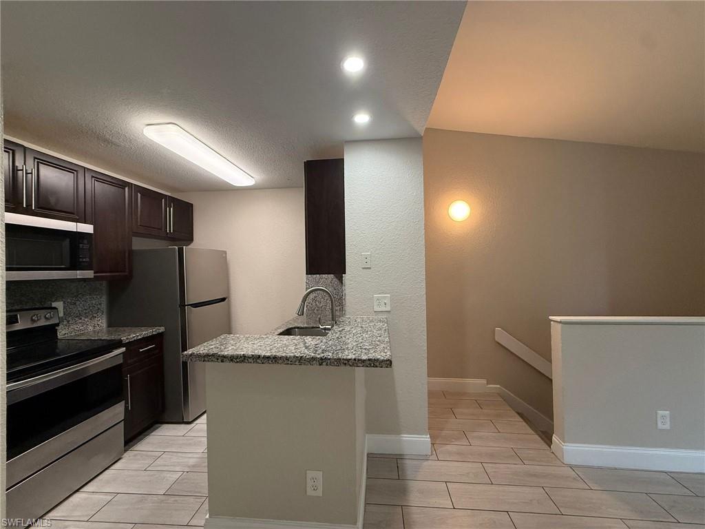 194 Santa Clara Dr # 11 Property Photo 6