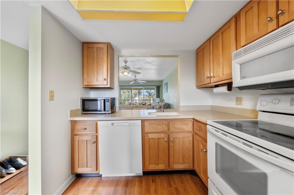1018 Manatee Rd # E302 Property Photo 4
