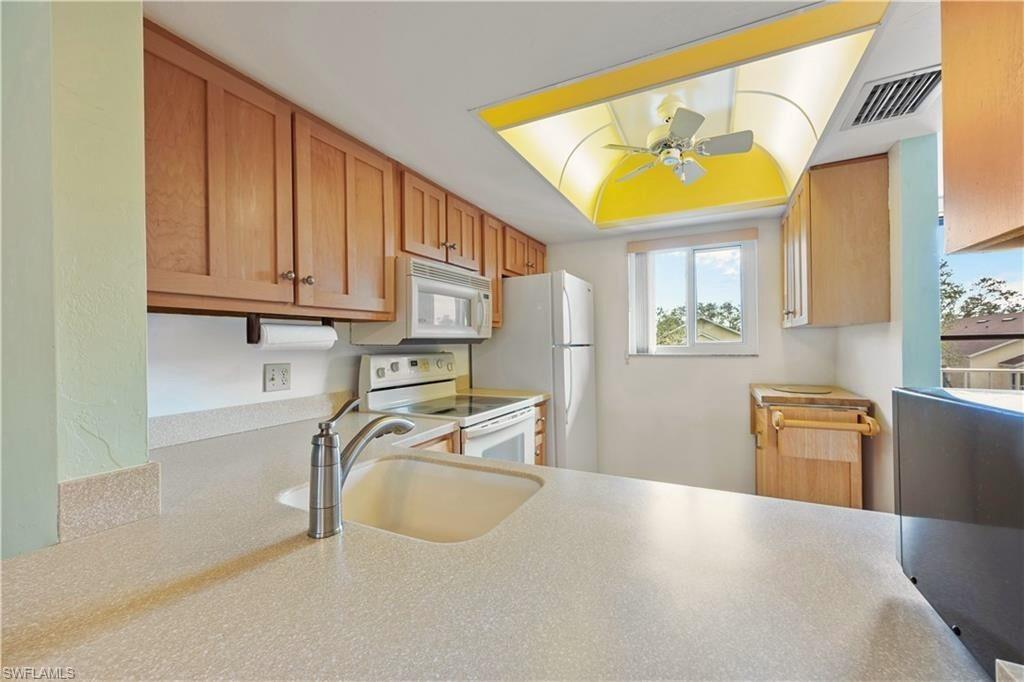 1018 Manatee Rd # E302 Property Photo 6