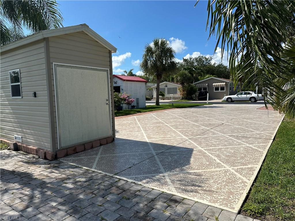 1647 Diamond Lake Cir Property Photo 2