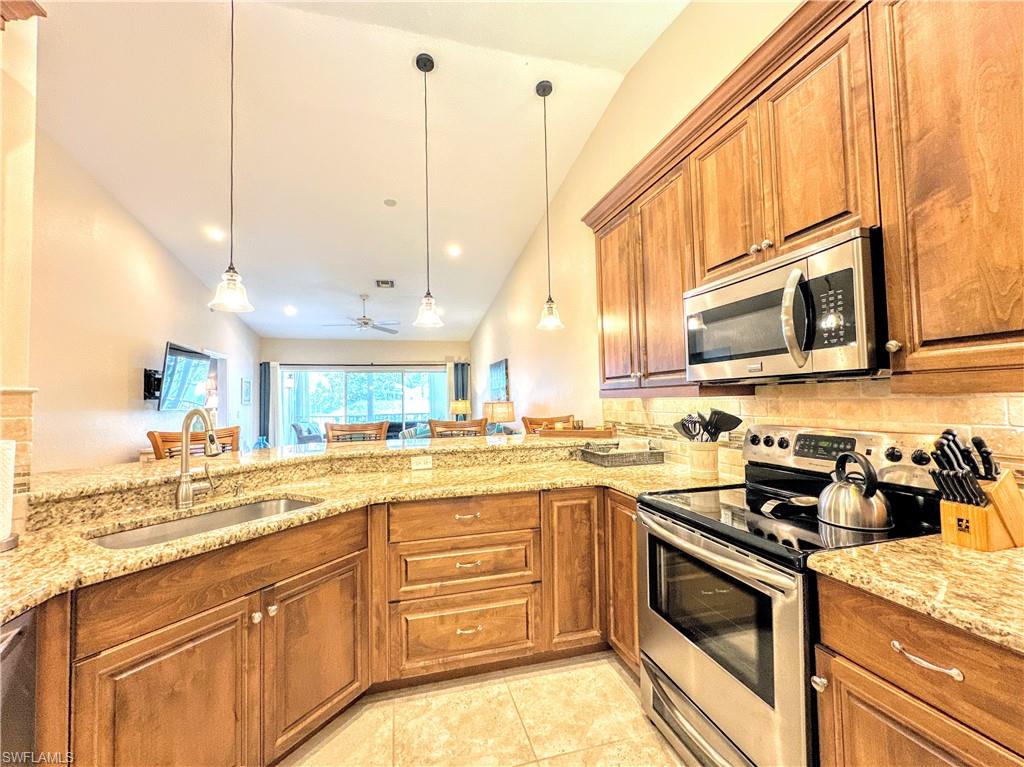 7066 Barrington Cir 201 Property Photo 3