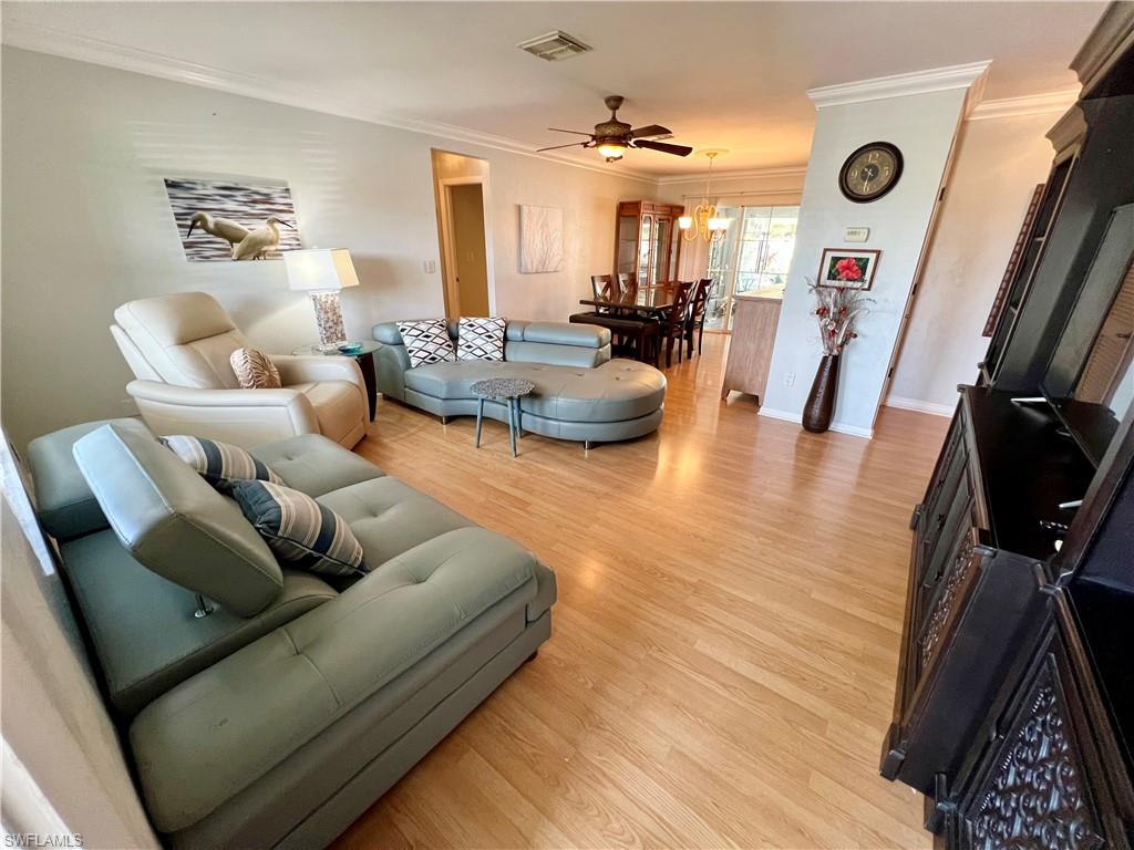 405 Parkside St Property Photo 4