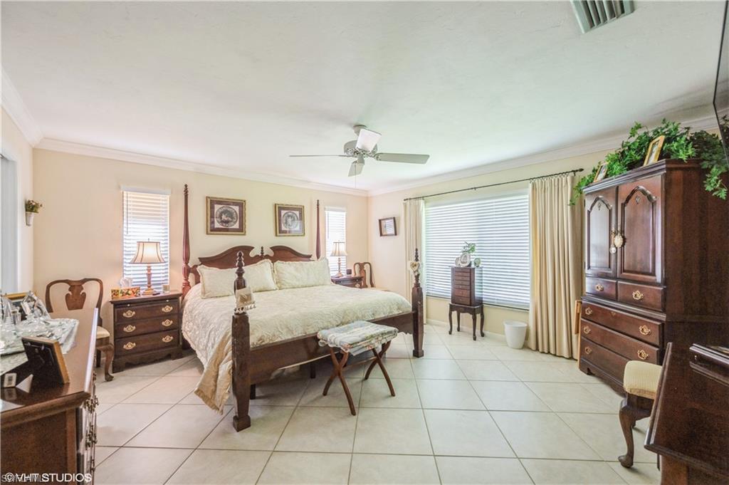 1021 Charlemagne Blvd Property Photo 3