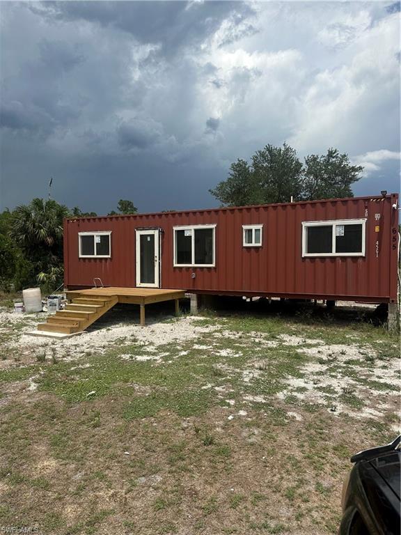 655 S Live Oak St Property Photo 1