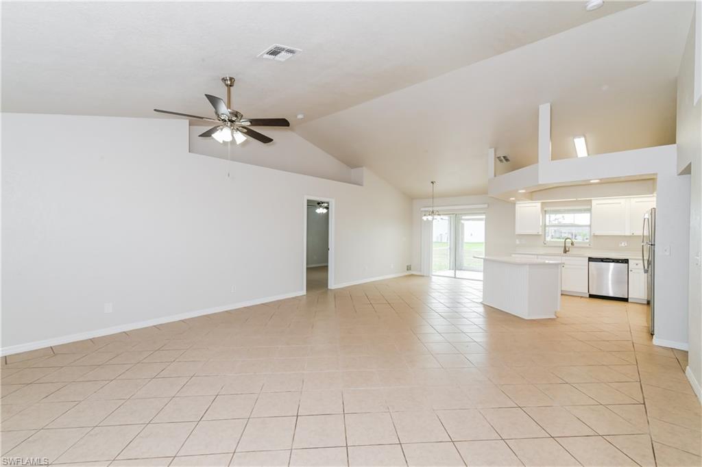 1610 Ne 43rd Ter Property Photo 3