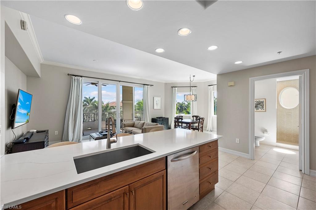 2738 Tiburon Blvd E # B406 Property Photo 19
