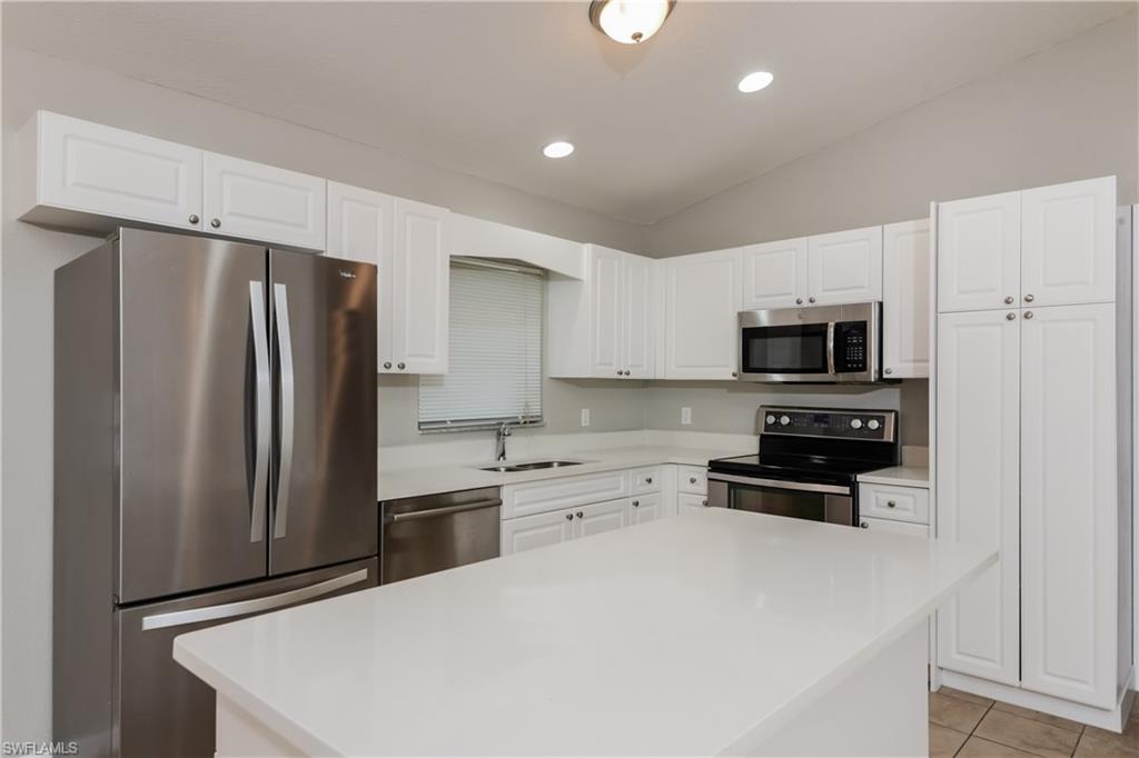 5094 Burnside St Property Photo 6