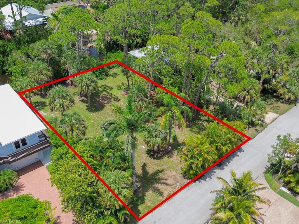 1675 Avion Pl Property Photo 3