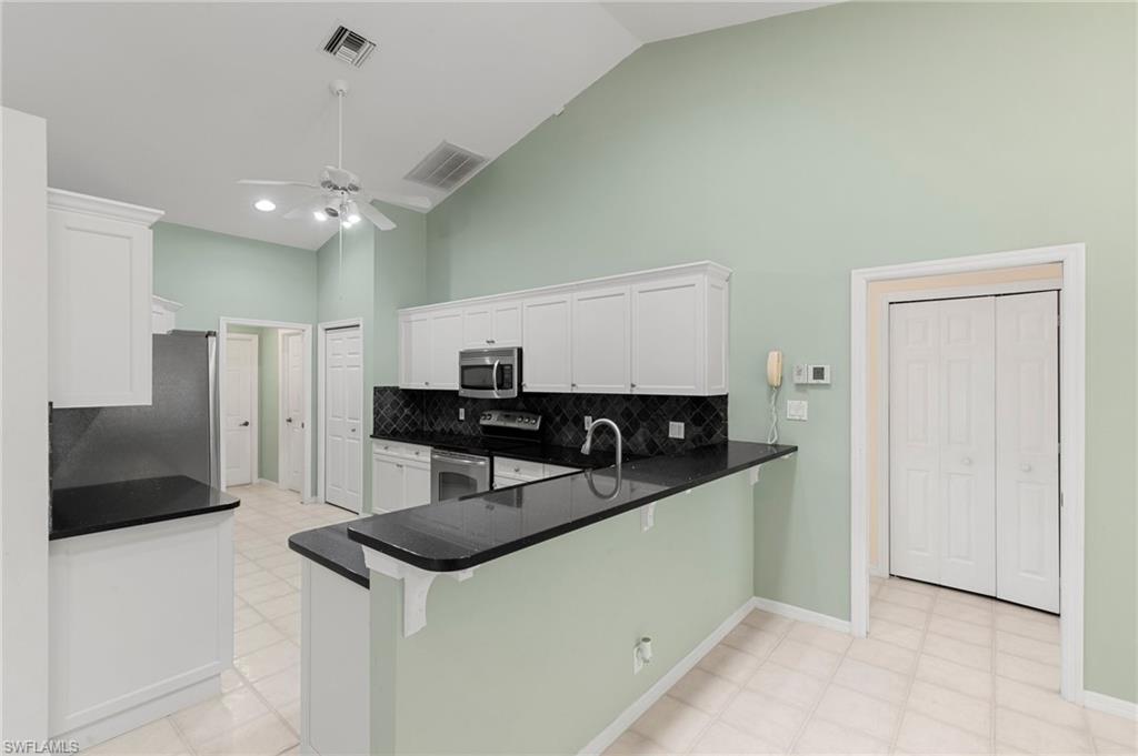 2052 Piccadilly Circus Property Photo 6