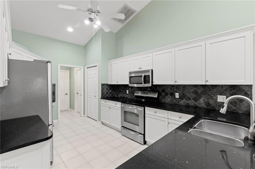 2052 Piccadilly Circus Property Photo 7