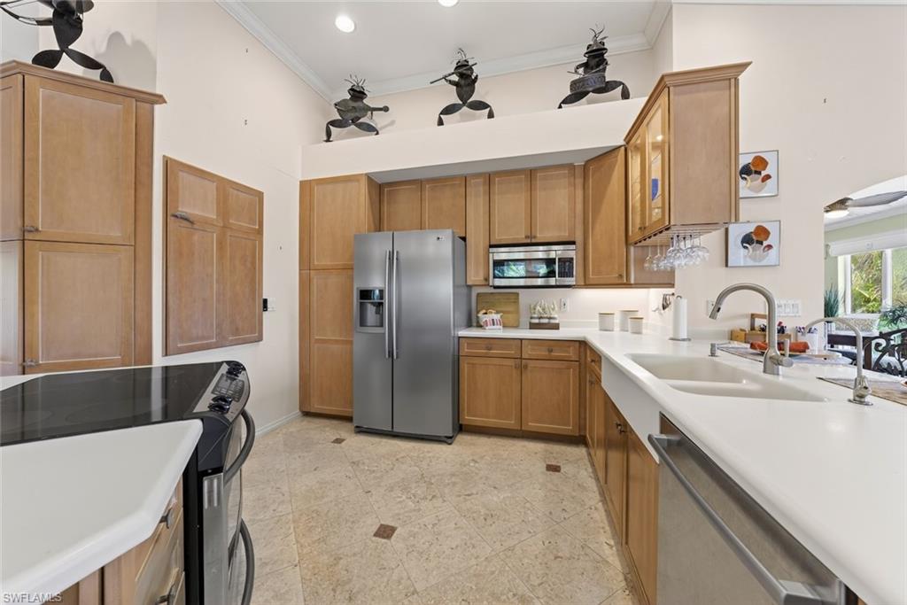 6120 Henderson Rd Property Photo 15