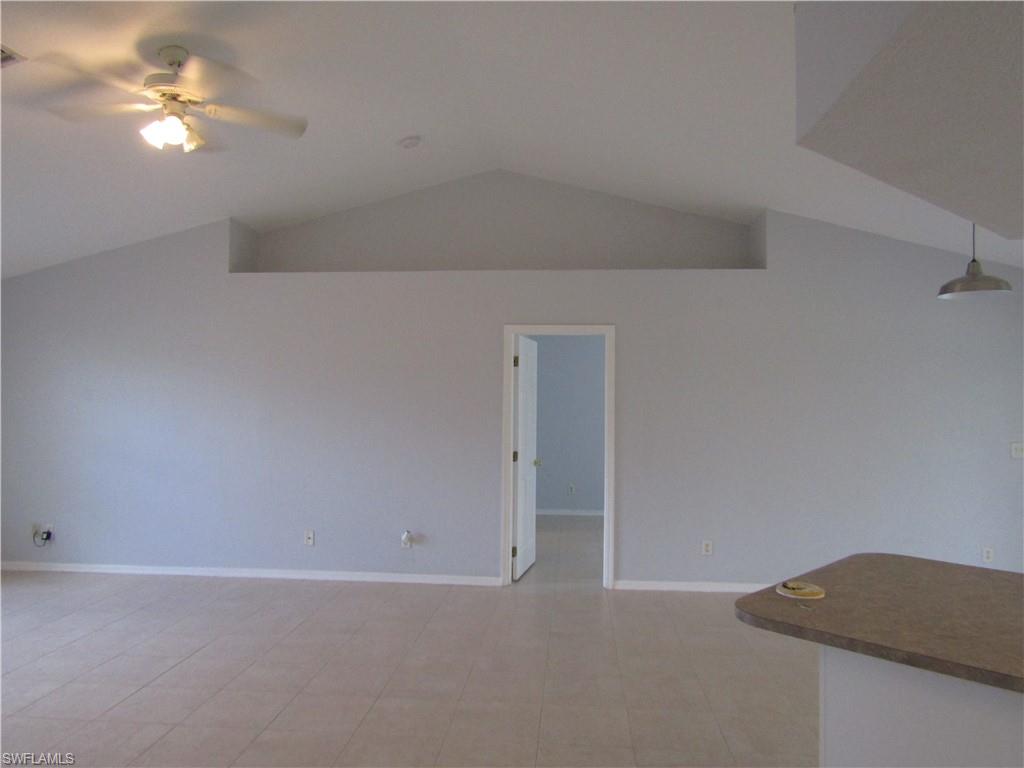 1529 Sw 15th Pl Property Photo 3