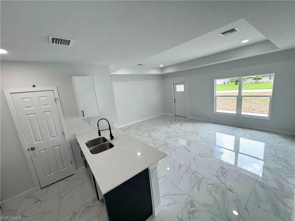 842 Sentinela Blvd Property Photo 4