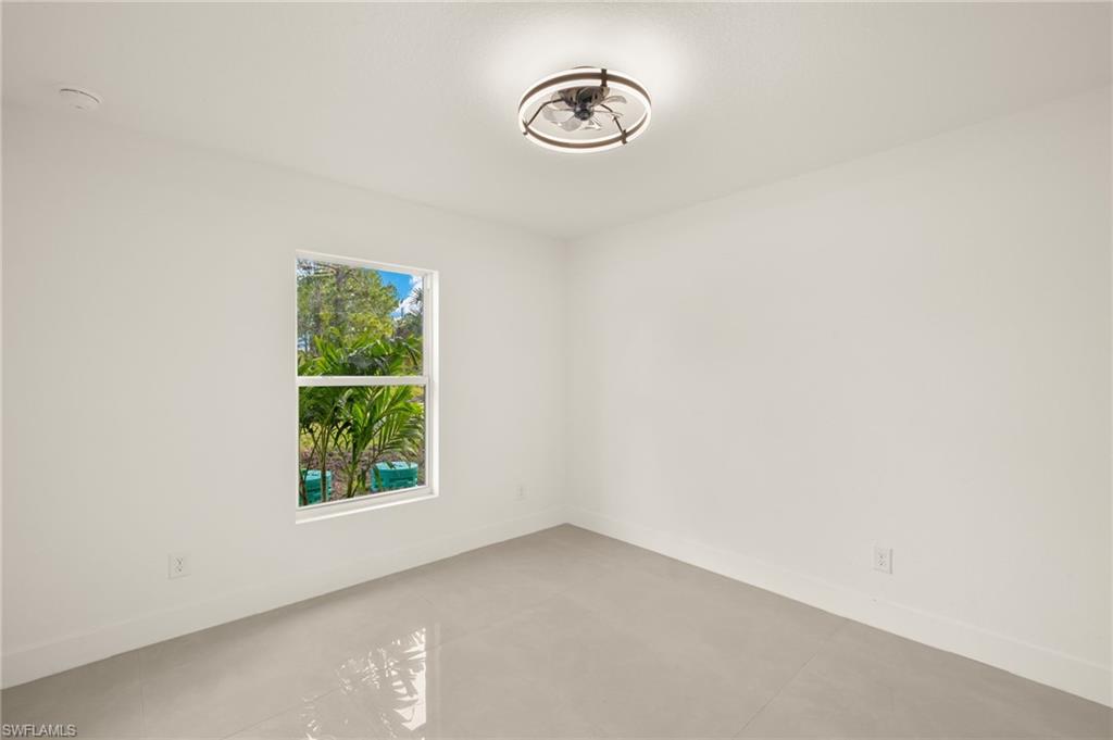 614 Ames St E Property Photo 18