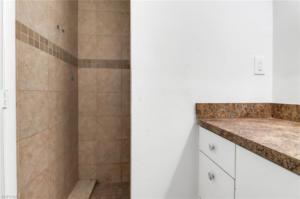 31 Ne 16th Pl # B Property Photo 17