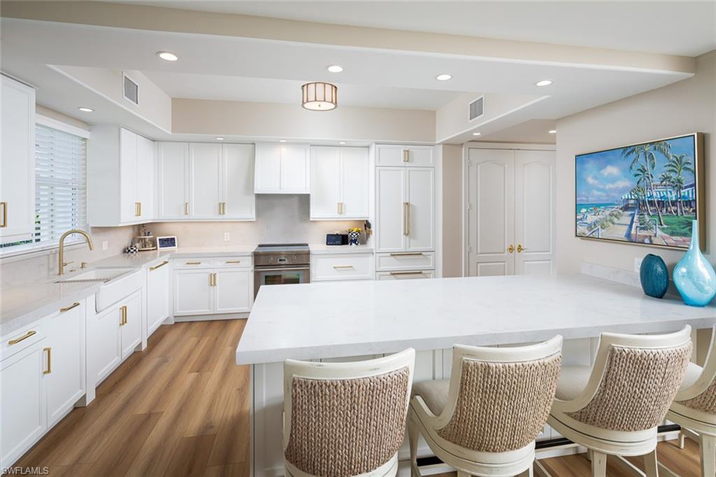 575 Avellino Isles Cir # 102 Property Photo 3