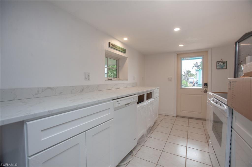 2595 Pine St Property Photo 6