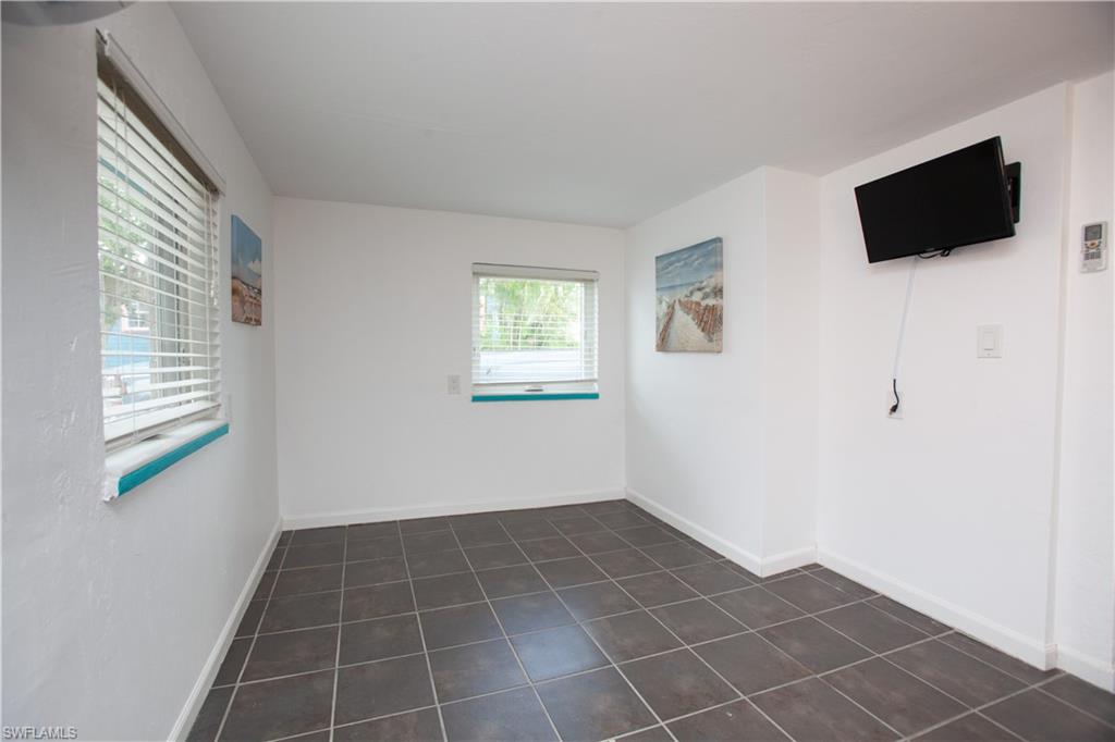 2595 Pine St Property Photo 12