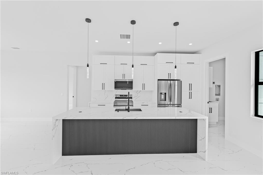 3010 72nd St W Property Photo 20