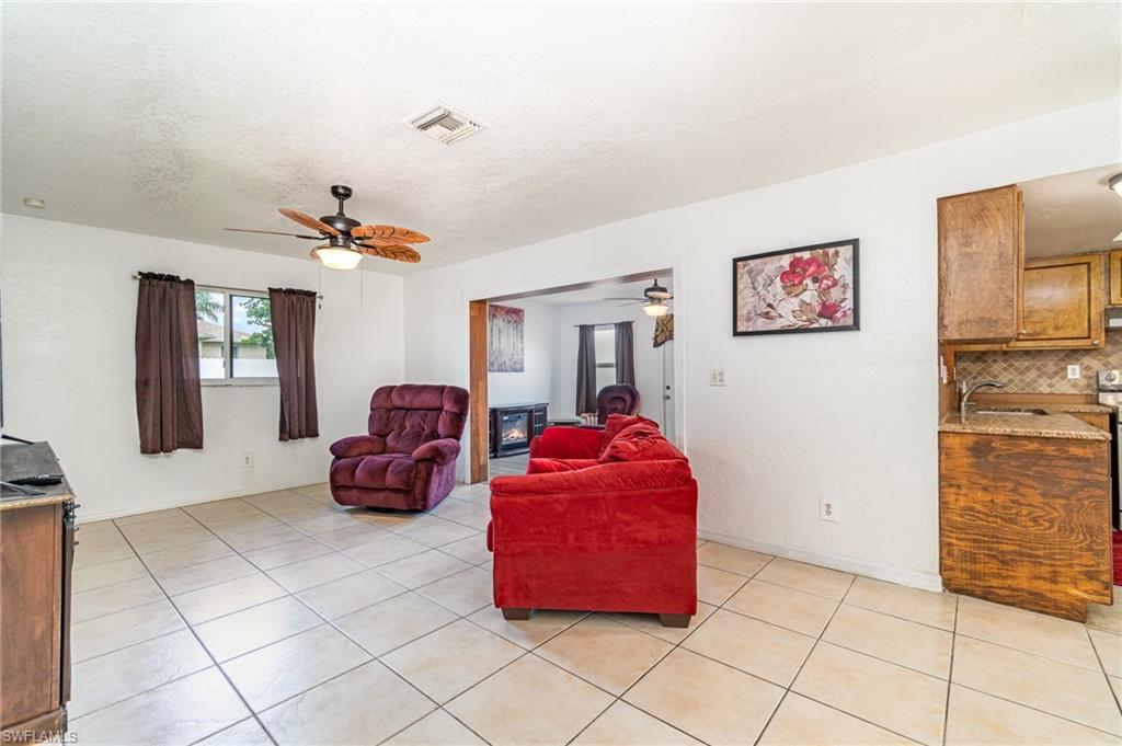 1214 Sw 8th Ct Property Photo 3