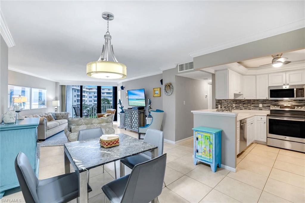 260 Seaview Ct # 407 Property Photo 9