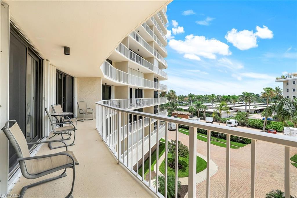 260 Seaview Ct # 407 Property Photo 17
