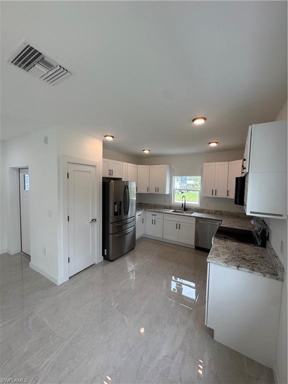 27189 N Twin Lakes Dr Property Photo 3