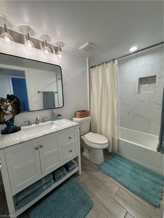 5665 Trailwinds Dr # 616 Property Photo 26