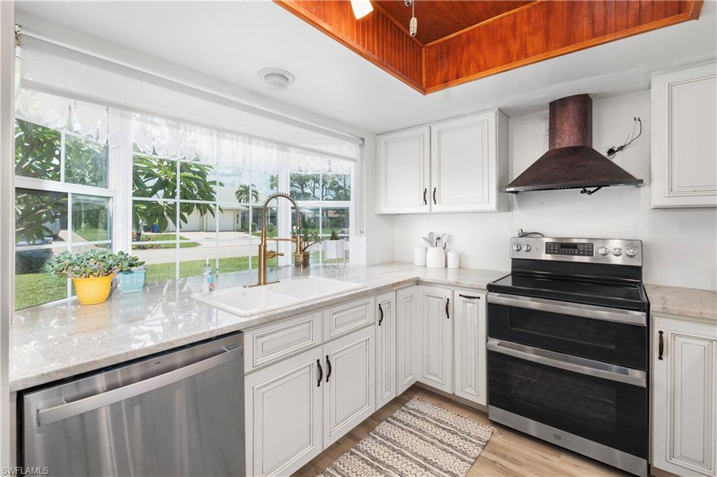6340 P G A Dr Property Photo 4