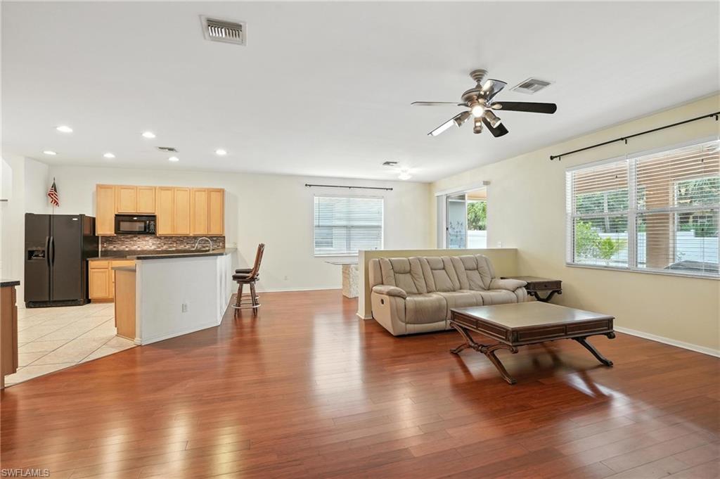 10043 Winding River Rd Property Photo 11